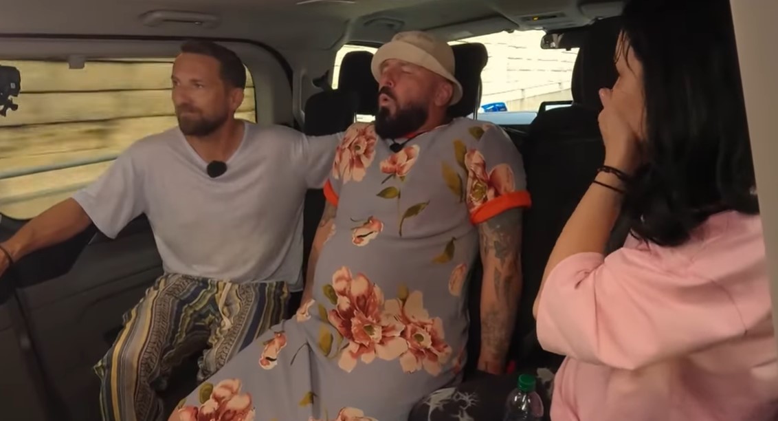 Cătălin Zmărăndescu l-a înjurat pe Dani Oțil în timpul probei „Au, mami!” la Power Couple. Luptătorul a rupt și o balustradă