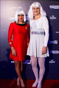 Două fete cucuiete. Jucătoarele de tenis din România au simulat Războiul Stelelor