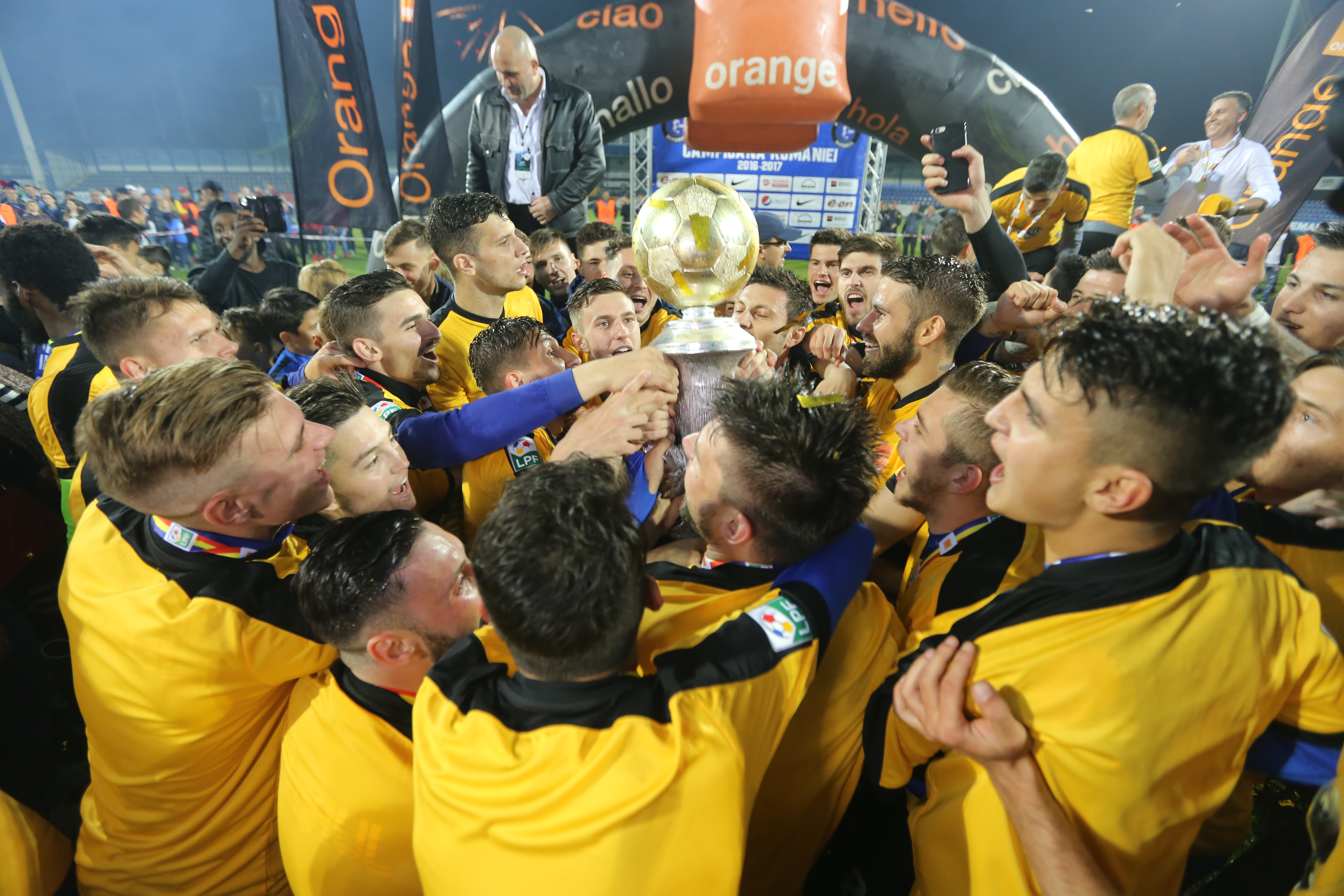 Liga 1, play-off, ultima etapă: Viitorul - CFR Cluj 1-0. Hagi va primi lovitura decisivă de la finul Becali: ”În 35 de zile, titlul va fi al nostru”! LIVE BLOG & GALERIE FOTO