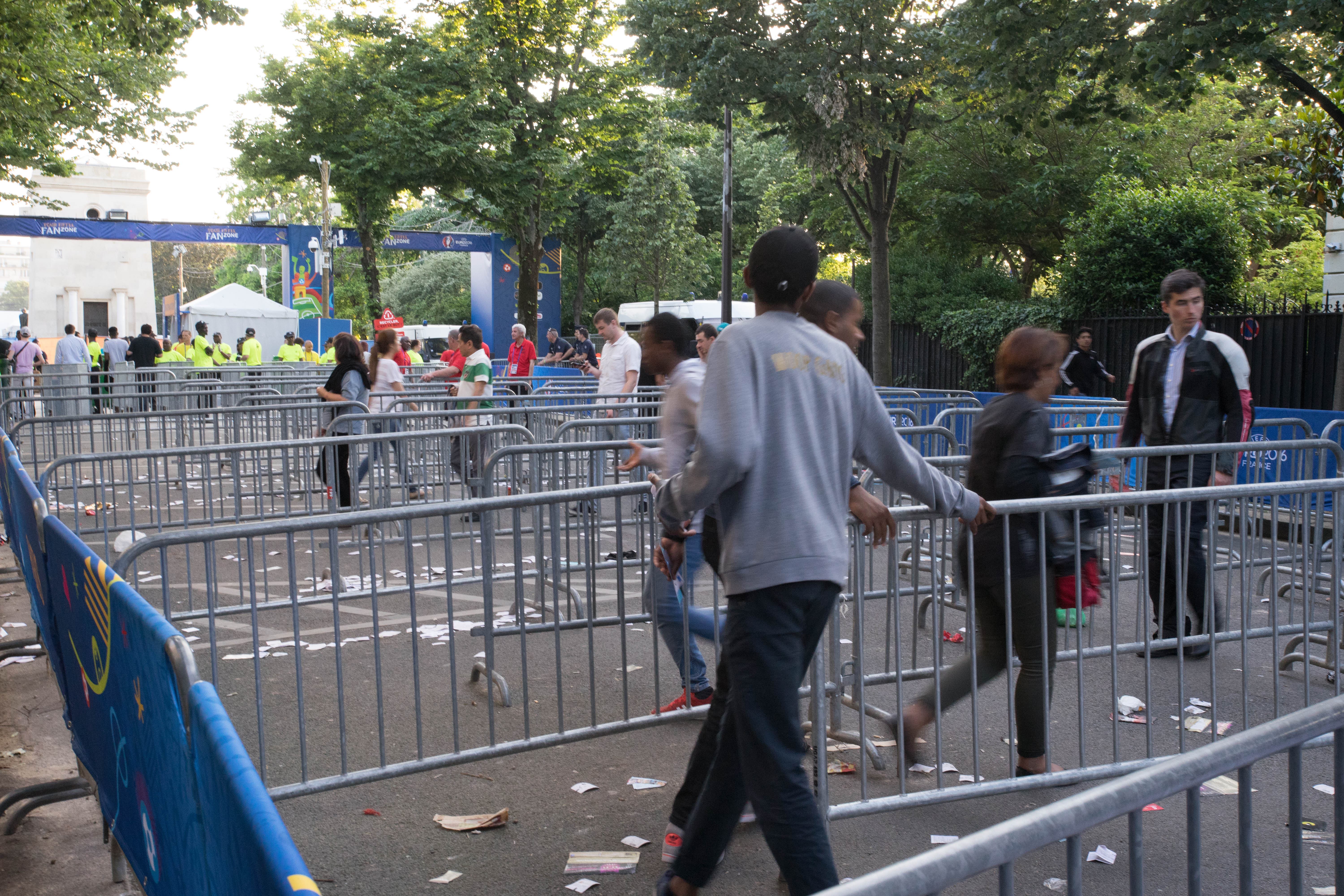 Euro 2016. ”Libertatea” a fost la fan-zonul uriaș din Paris, deschis cu un concert David Guetta, în prezența a zeci de mii de oameni. Securitate strictă / GALERIE FOTO și VIDEO