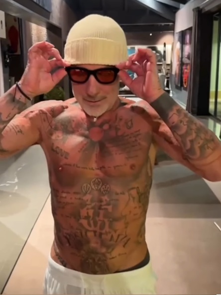 Ce a spus Gianluca Vacchi după ce fanii au afirmat că e bolnav: „Să ne rugăm pentru el”. Cum a apărut la 58 de ani