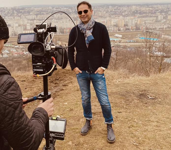 Explicația pe care Dan Negru le-a dat-o copiilor săi, după ce a apărut „ordonanța trenuleț”: „O pun pe fiica mea să facă curat prin casă și îi dau 100 de lei. Pe urmă îi iau 70%”