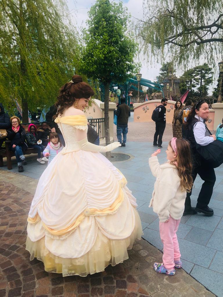 Ponturi pentru o vacanță reușită la Disneyland, Paris. Cum să faci economie de timp și de bani