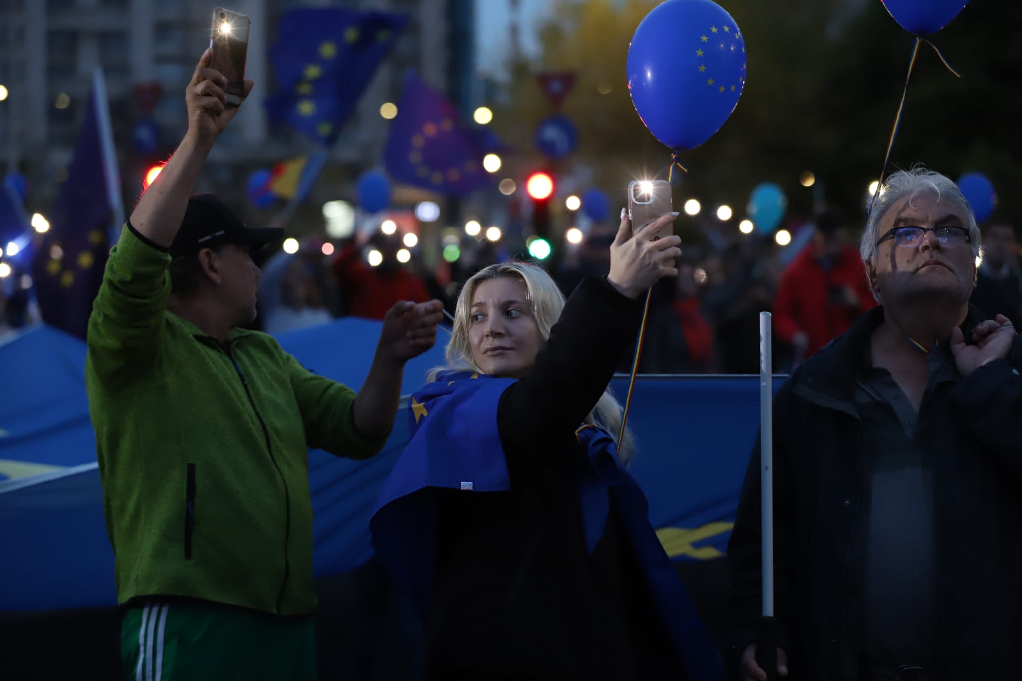 Manifestație pro-Europa cu prezență slabă. Tudor Chirilă: „Sǎ ciocnim un păhărel pentru România în Europa”