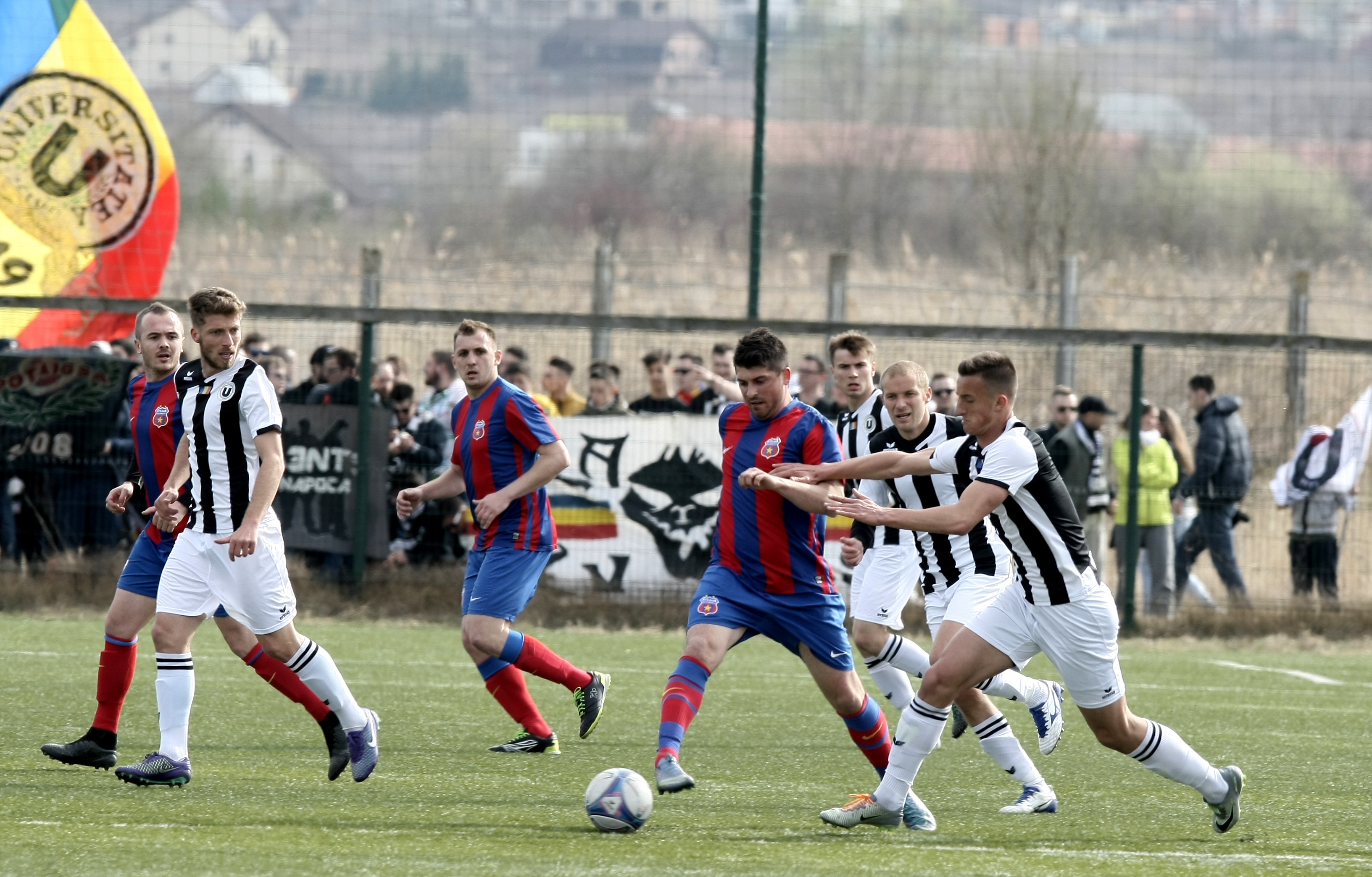 Șeful FRF, Răzvan Burleanu, a văzut cu ochii lui ce înseamnă spiritul U Cluj. ”Șepcile roșii” au făcut spectacol cu ”Steaua” | FOTO&VIDEO