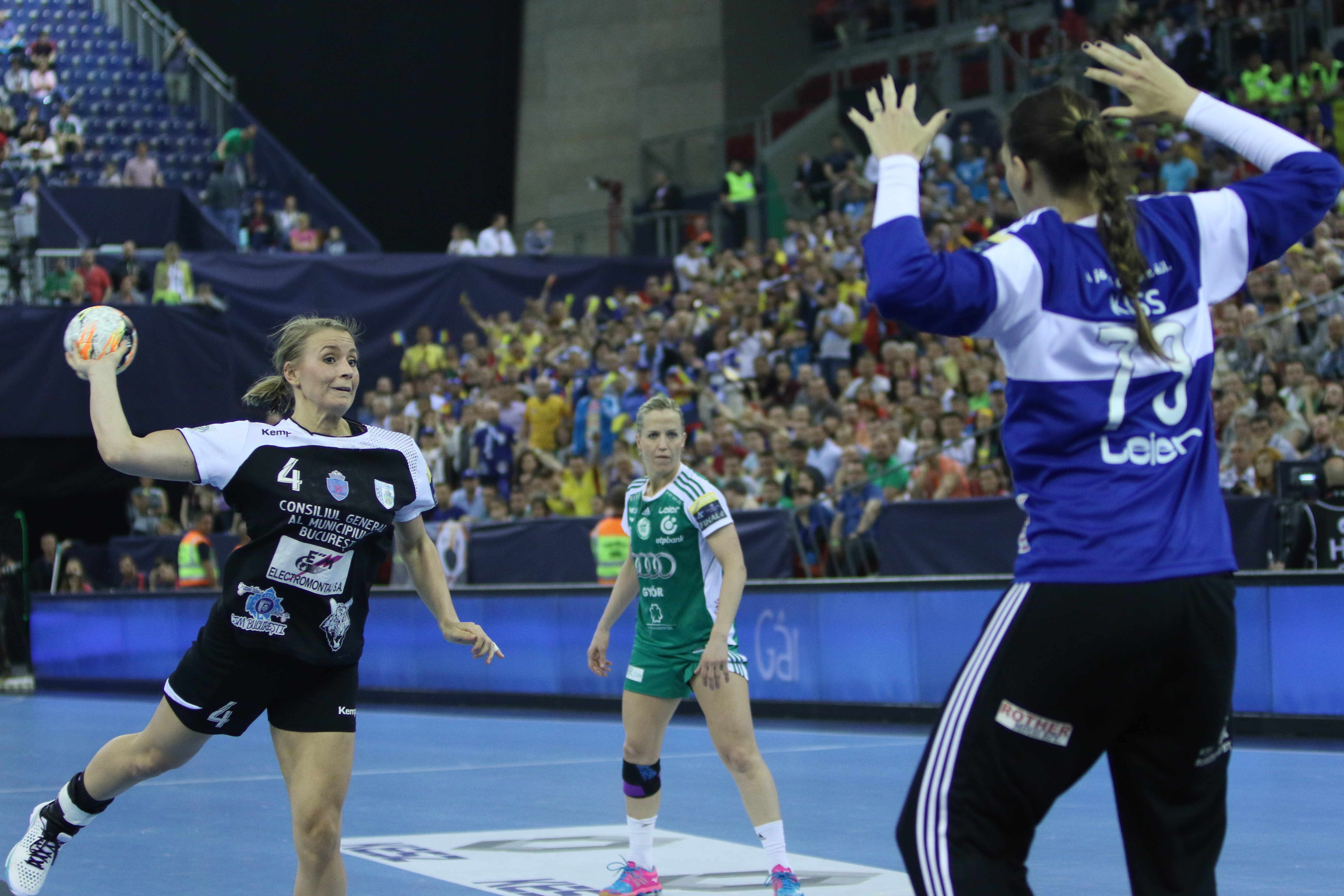 CSM Bucureşti este noua regină a Europei. Echipa noastră a câştigat, dramatic, la 7 metri, finala Ligii Campionilor la handbal feminin cu Gyor/ FOTO