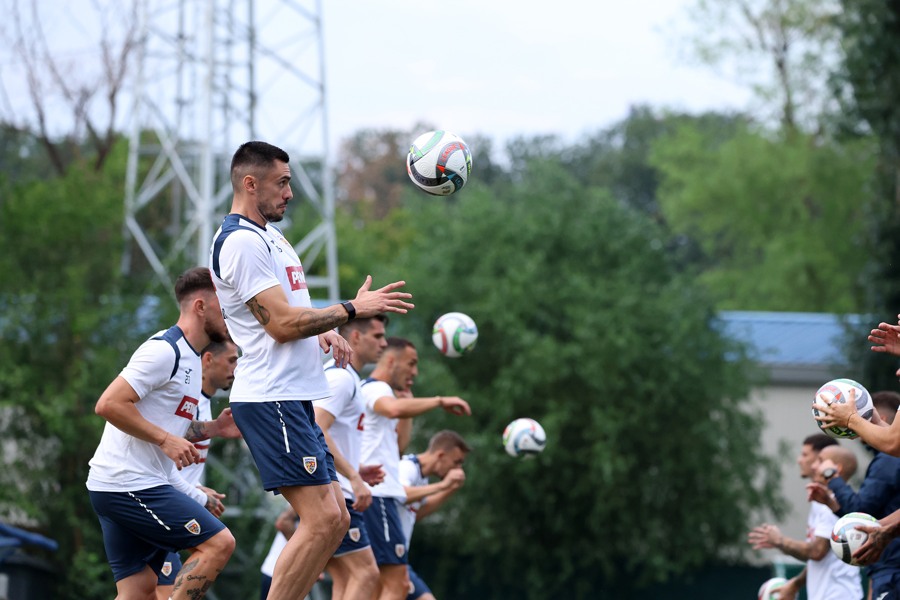 Mircea Lucescu, primul antrenament după revenirea la naţională. Ianis Hagi a apărut cu un look nou