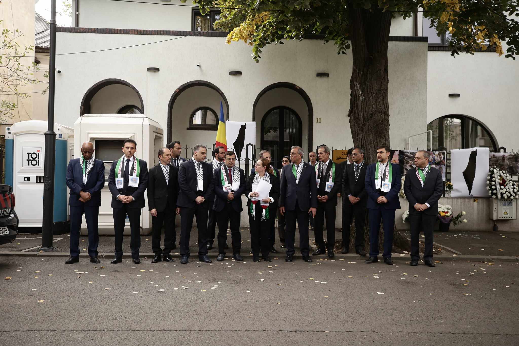 Reprezentanți diplomatici din circa 20 de state își exprimă solidaritatea cu poporul palestinian, la o manifestație în fața Ambasadei Palestinei la București