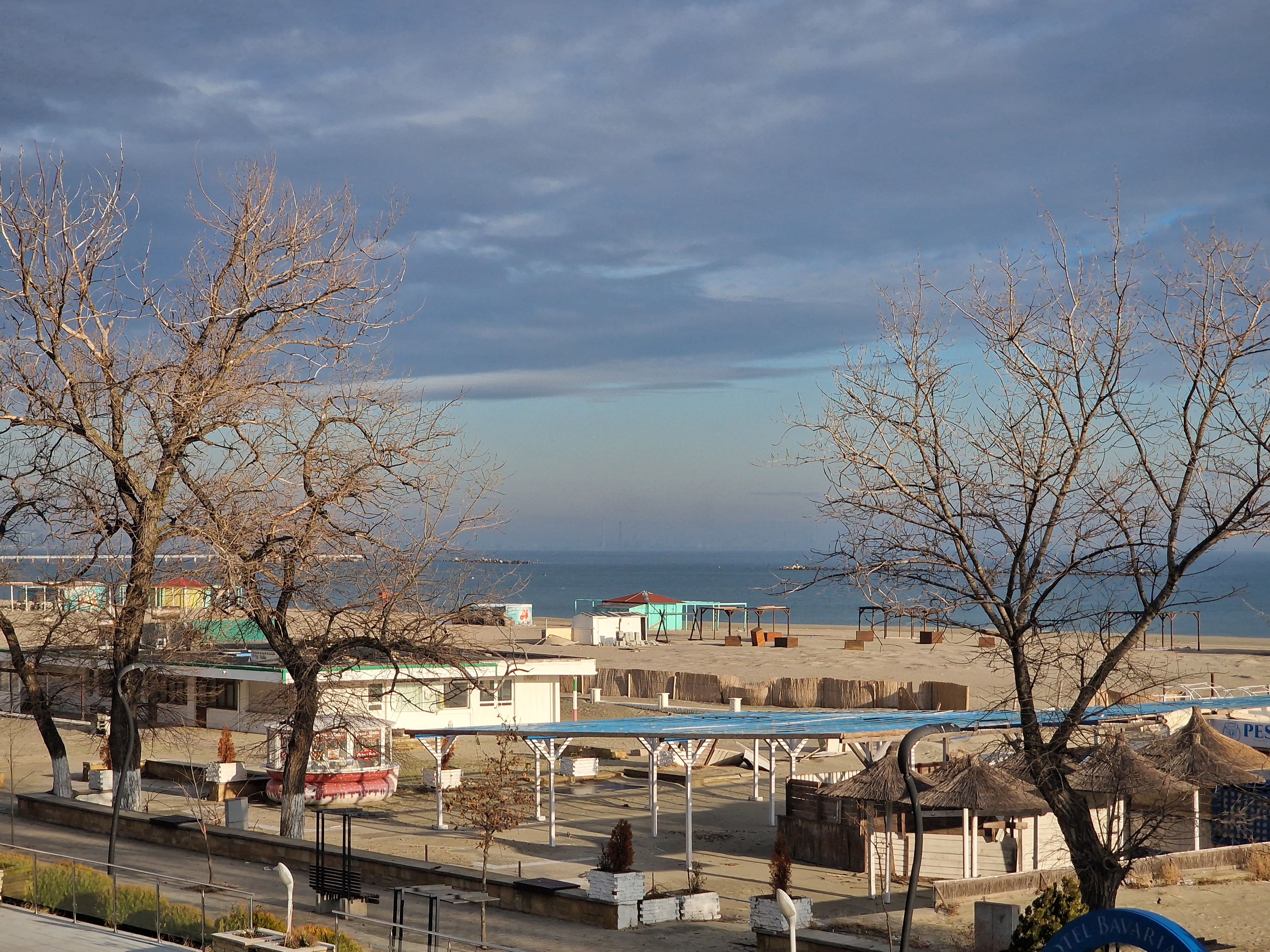 FOTOREPORTAJ Cum arată stațiunea Mamaia iarna: marea liniștii și plaja pescărușilor