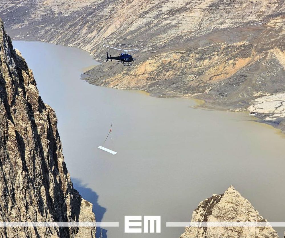 Când se reumple lacul Vidraru: a fost adus inclusiv un elicopter la baraj
