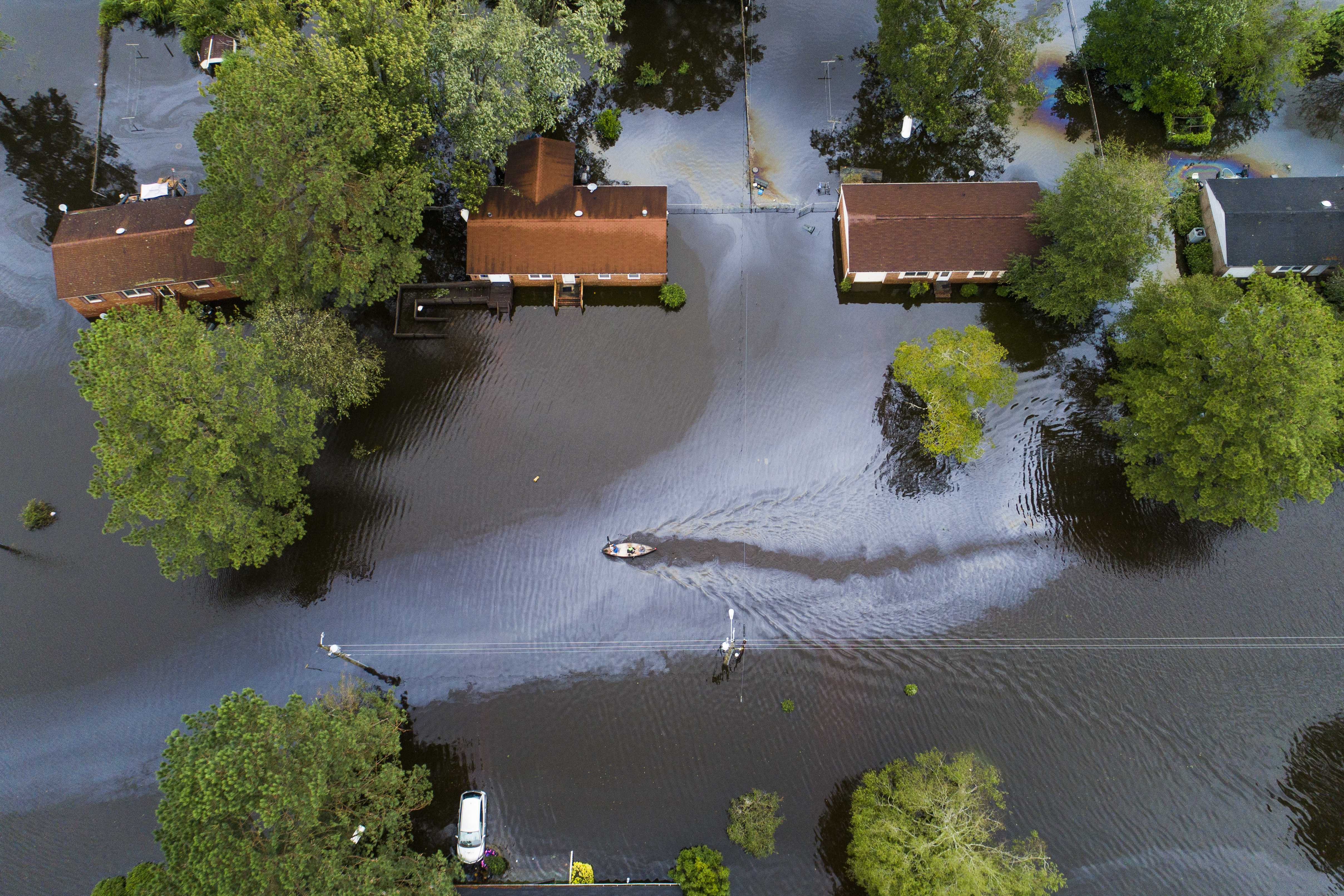 Cel puțin 13 persoane au murit în primele două zile după ce uraganul Florence a lovit coasta americană