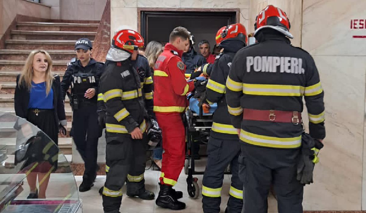 Reprezentanții firmei Kronlift care a făcut revizia susțin că liftul din Ministerul Transporturilor nu s-a prăbușit: „A depășit stația parter, se poate întâmpla să se oprească mai brusc”. ISCIR îi contrazice: „A căzut de la etajul 4”