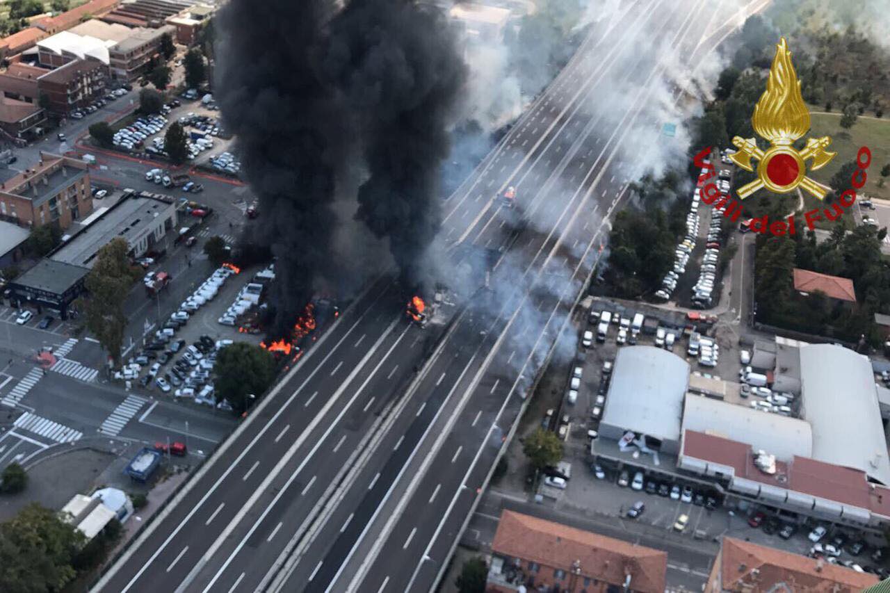 FOTO & VIDEO | O cisternă cu GPL a explodat lângă aeroportul din Bologna, în Italia. 67 de oameni au fost răniți, două persoane au murit