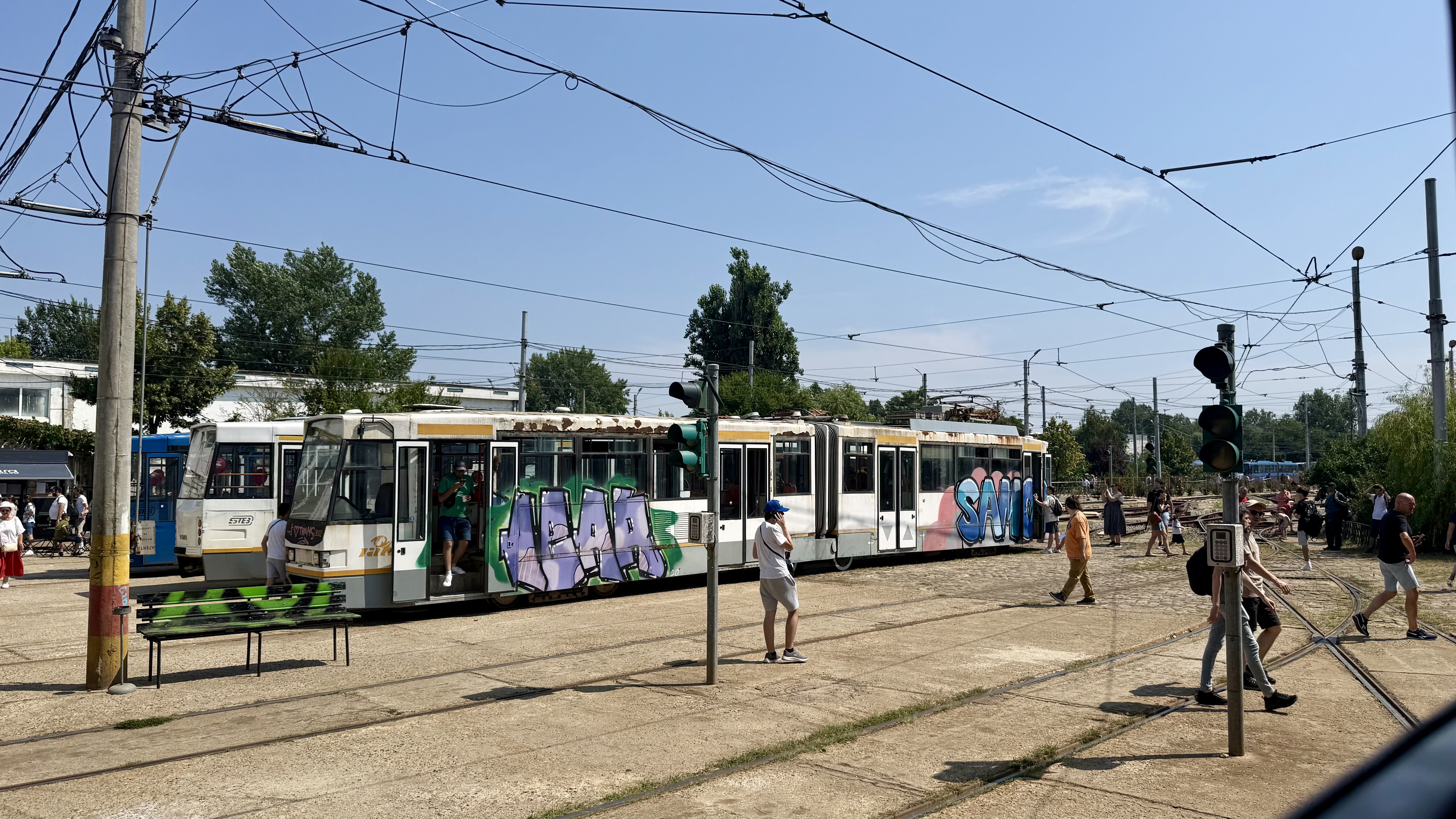 Ultima oprire pentru tramvaiele Tatra: Depoul Militari și-a deschis porțile pentru zeci de pasionați