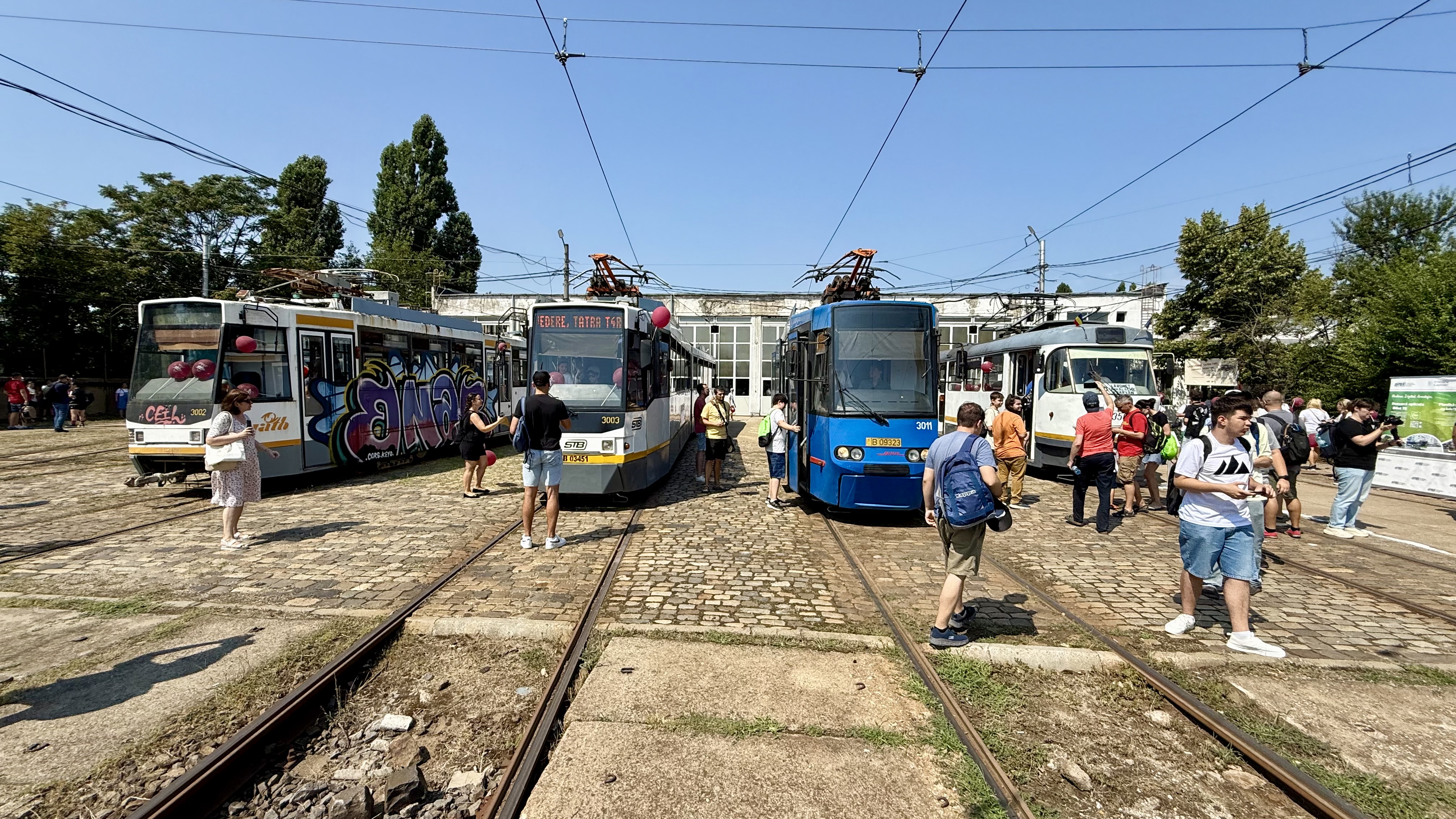 Ultima oprire pentru tramvaiele Tatra: Depoul Militari și-a deschis porțile pentru zeci de pasionați