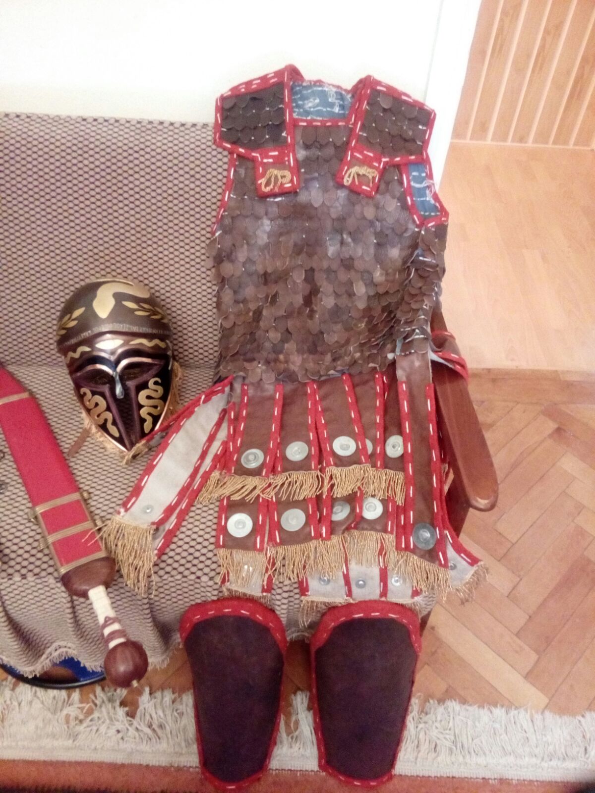 REPORTAJ: Un tânăr gălățean luptă să reconstituie istoria pe viu. Echipamente vechi prind viață în micul său apartament/ FOTO&VIDEO