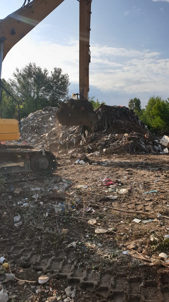 Apele Române: Peste 300 de tone de deşeuri au fost scoase din Lacul Fundeni în 5 zile