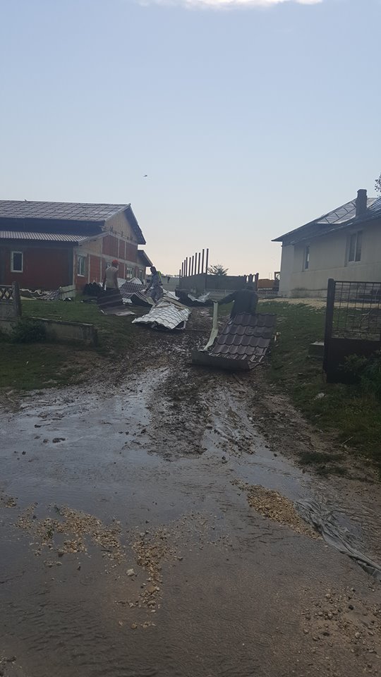 Furtună în Constanța, după caniculă. Mai multe localități din sudul județului, afectate de ploile torențiale