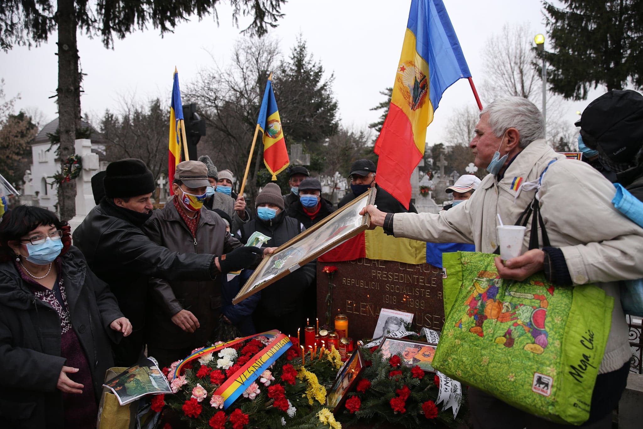 VIDEO | Nostalgicii lui Nicolae Ceaușescu au comemorat 103 ani de la nașterea fostului dictator