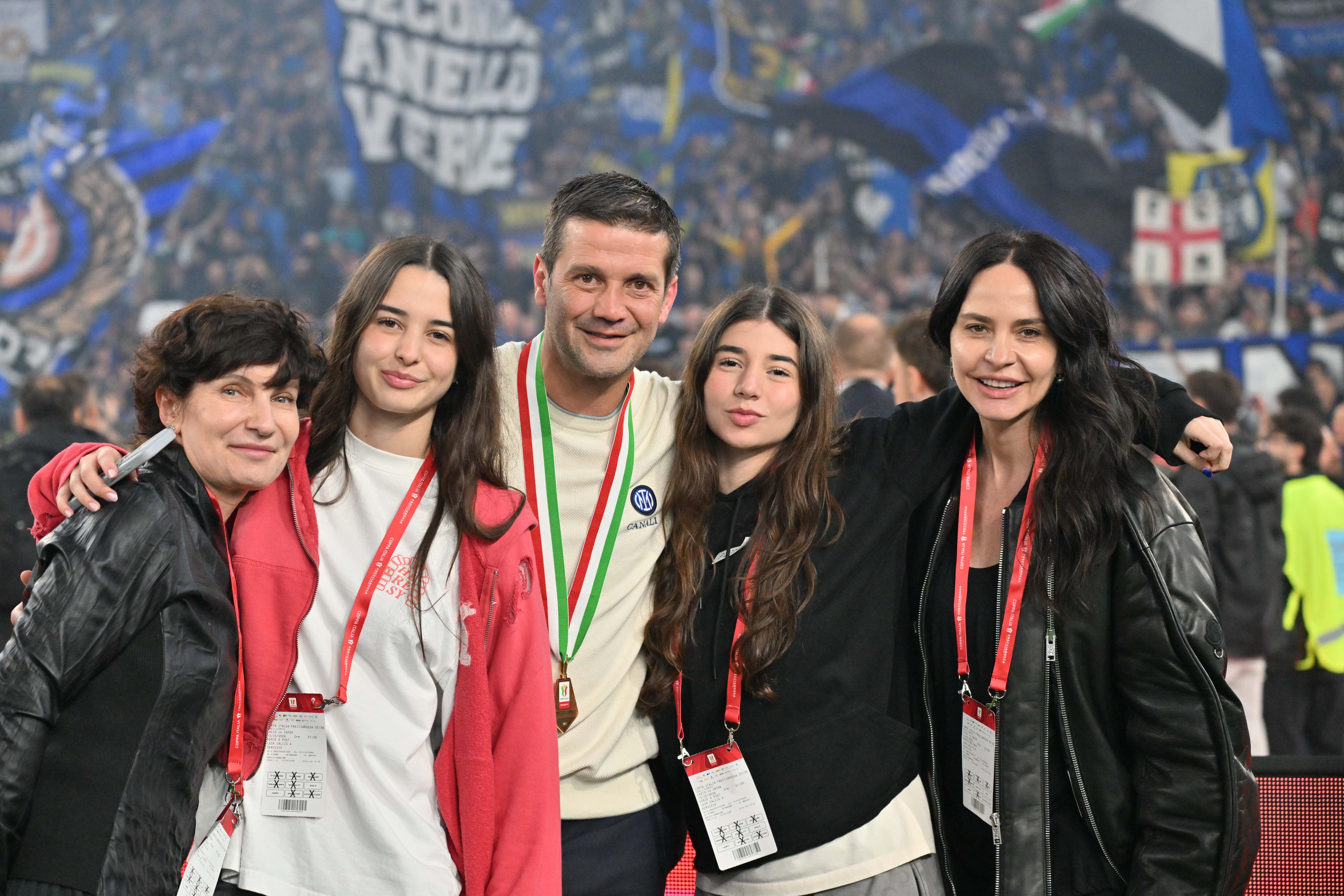 Cristi Chivu, imagine emoționantă după câștigarea Cupei Italiei. Și-a îmbrățișat soția și fiicele chiar pe teren