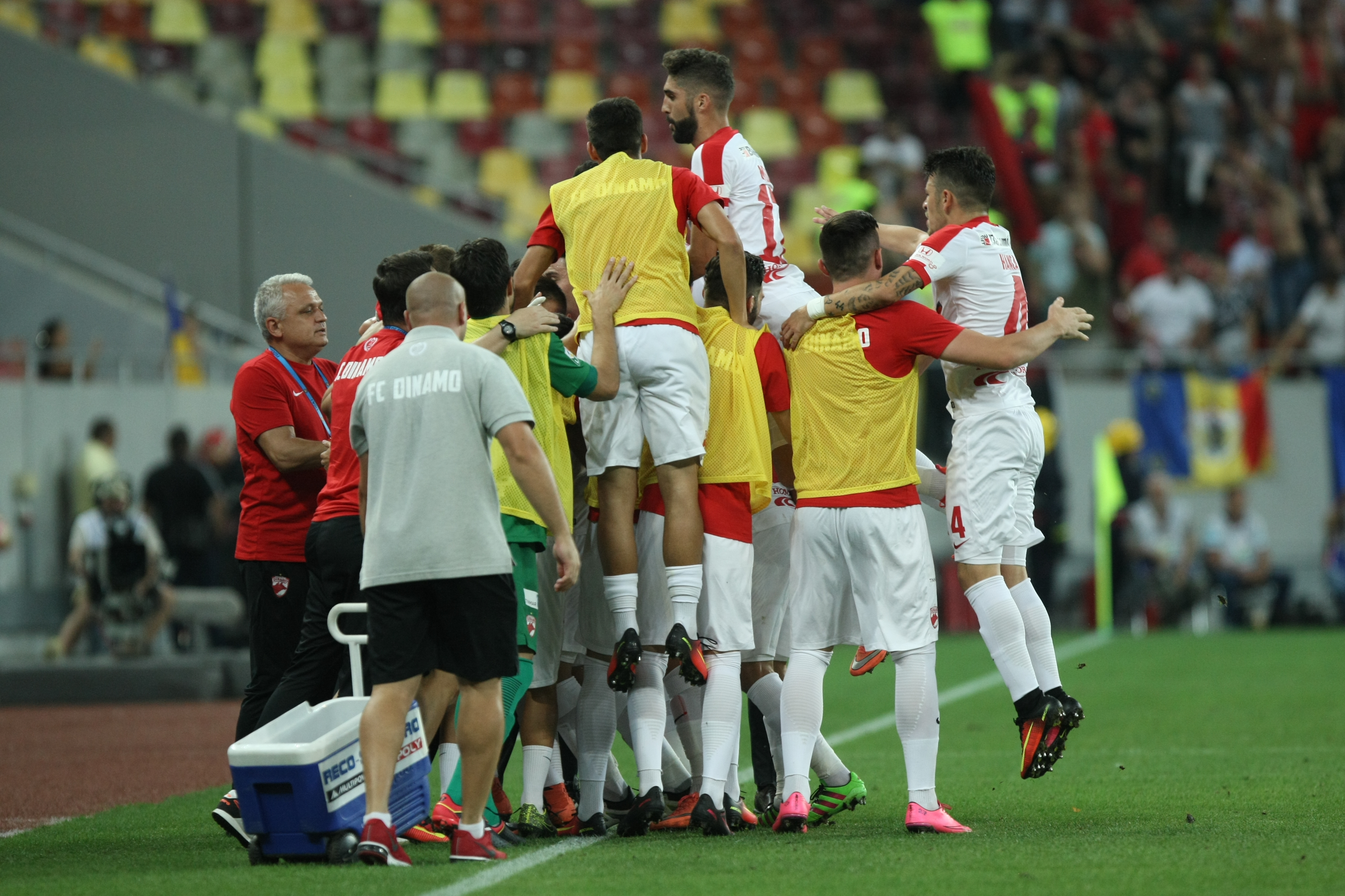 Liga 1. Steaua - Dinamo 1-1. Derby-ul a luat foc în prima repriză și s-a sleit după pauză / GALERIE FOTO