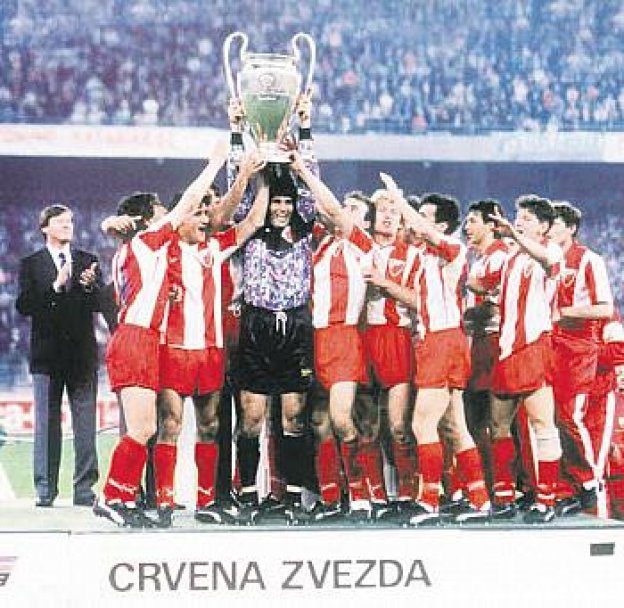 VIDEO&FOTO / Nu apare în pozele de la finala câştigată cu Steaua Roşie: "M-au dat jos de pe podium!"