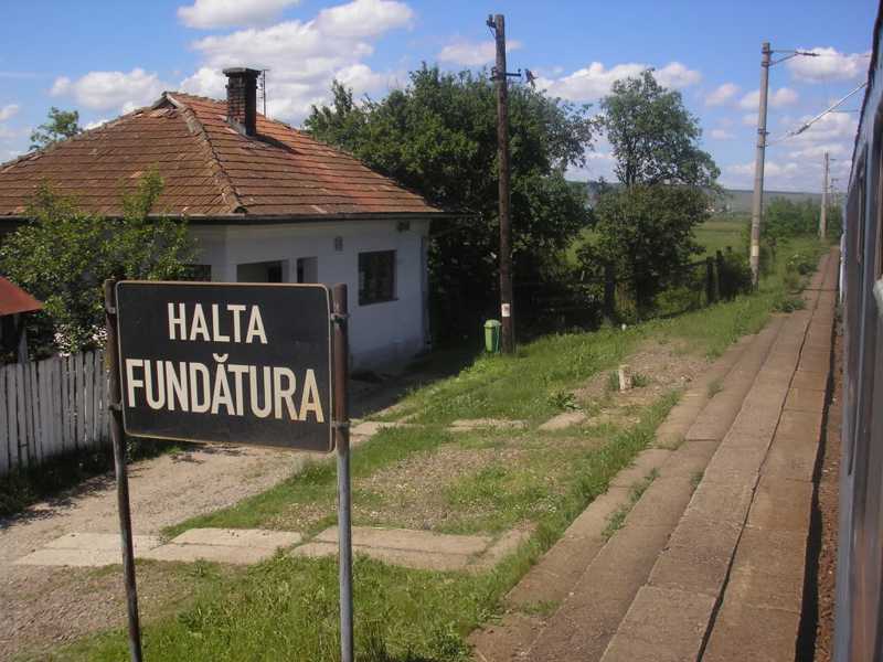 Țara noastră e o poezie, când vine vorba de nume de localități. „La Mănăstirea Pătrunsa ajungi prin Cracii Doamnei, urcând pe Dealul Bucii”