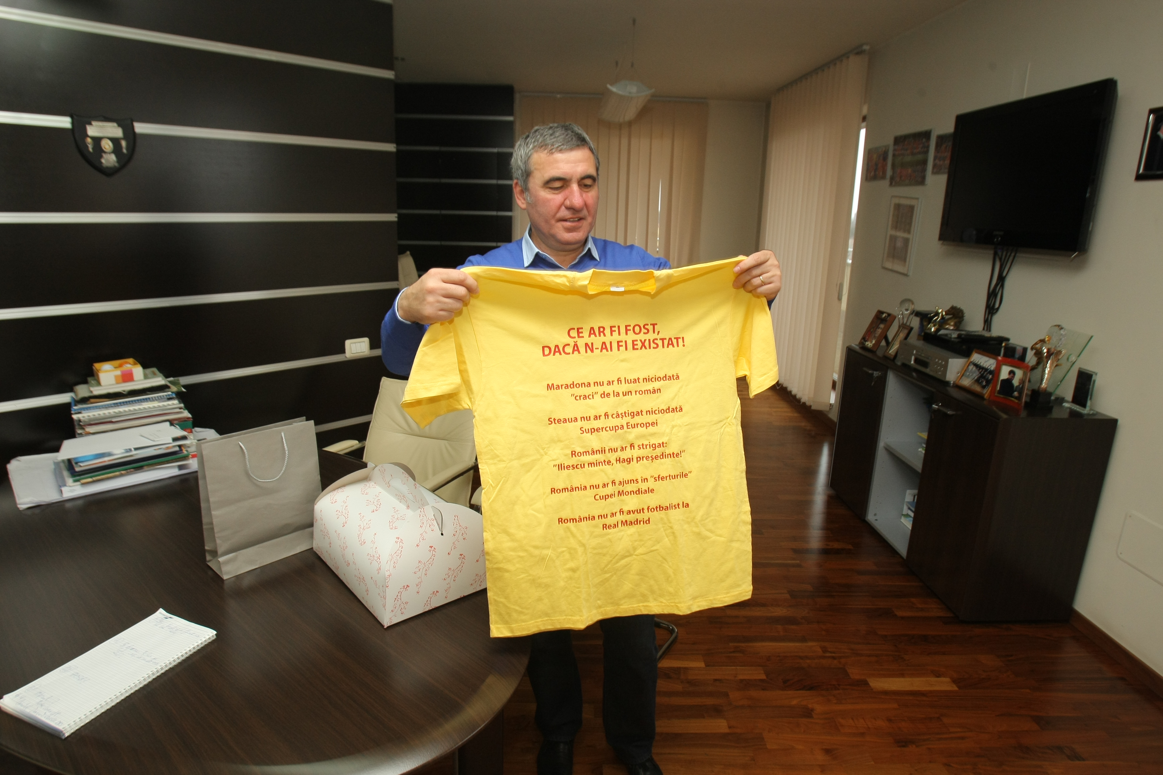 Gică Hagi 50 - ”Regele” a fost mișcat când a citit ce se striga pe străzi în 1994, la Campionatul Mondial din SUA: ^”Iliescu minte, Hagi președinte!” / VIDEO&GALERIE FOTO