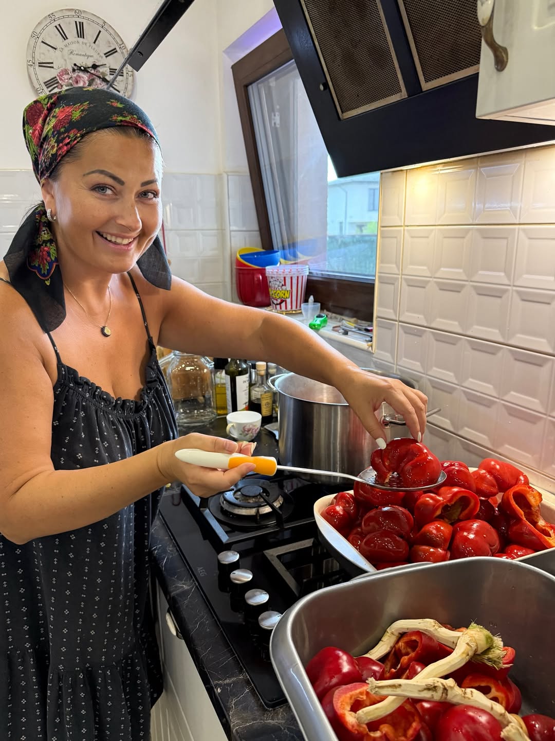 Gabriela Cristea a dezvăluit rețeta pentru gogoșari în oțet. Ce secret are prezentatoarea TV pentru murături