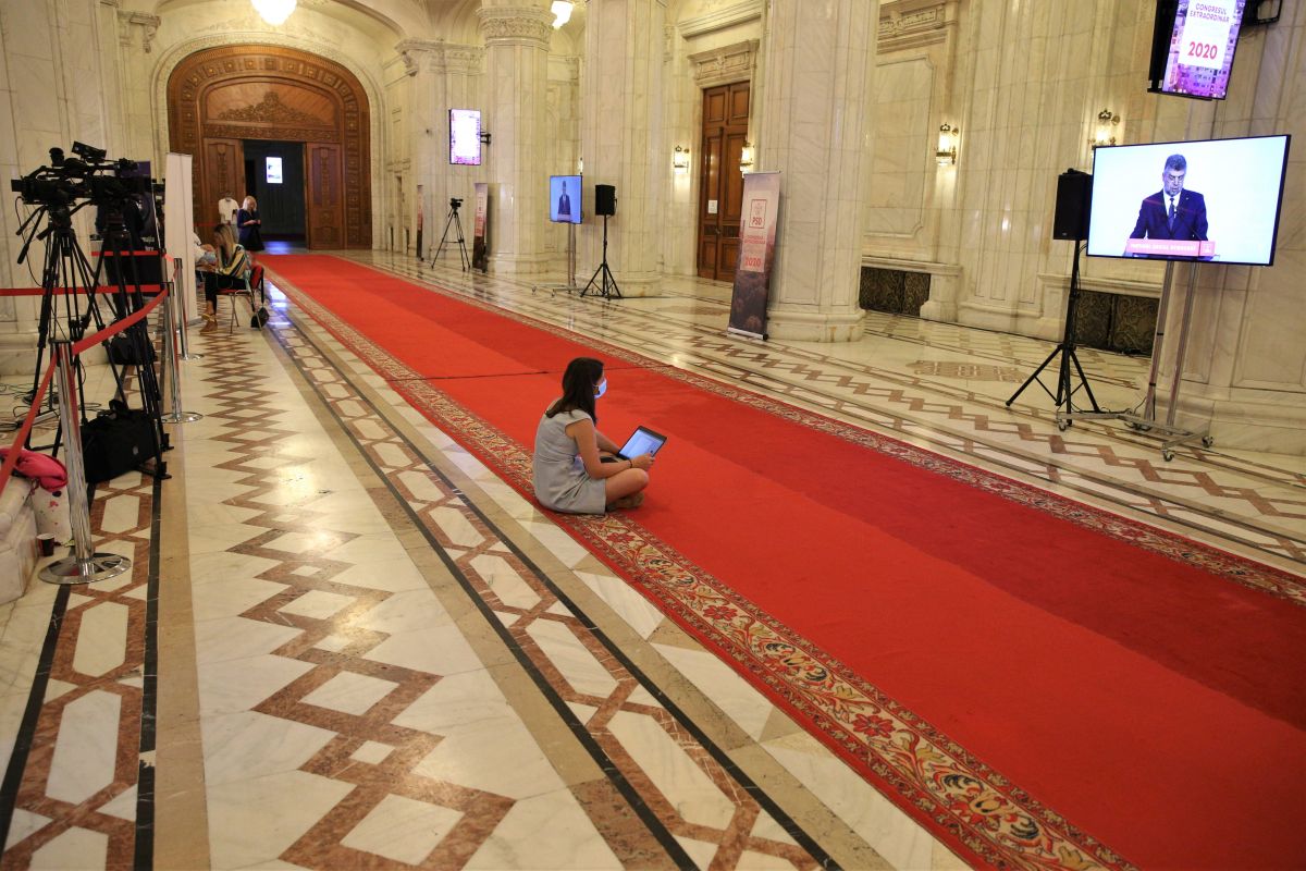 VIDEO | Ce nu s-a văzut la congresul PSD de sâmbătă, încă unul unde s-a promis schimbarea partidului. Observații de reporter