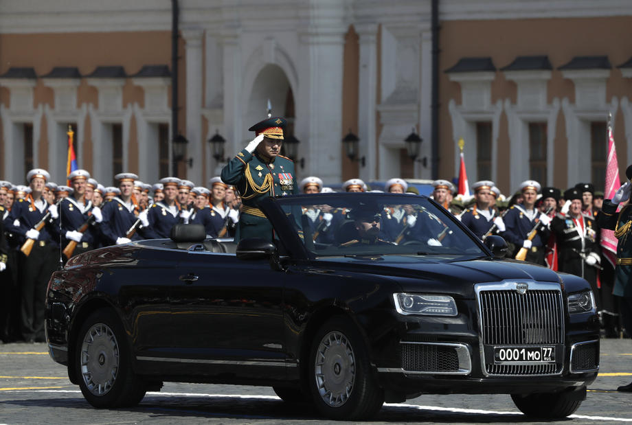 Mii de soldați defilează la Moscova, la parada de Ziua Victoriei, fără să țină cont de pandemia de coronavirus
