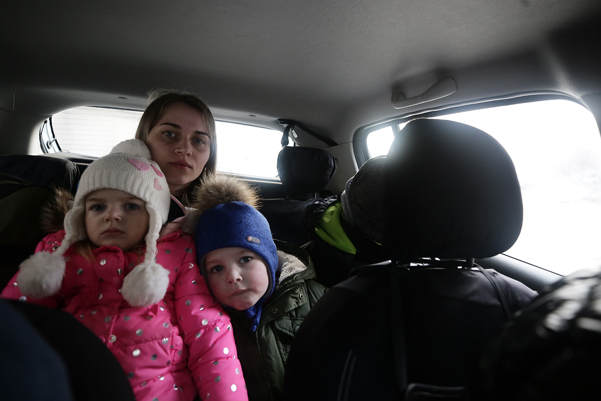 REPORTAJ. Drumul unei familii cu 4 copii din Ucraina spre Chicago trece prin generozitatea oamenilor din cartierul Vitan