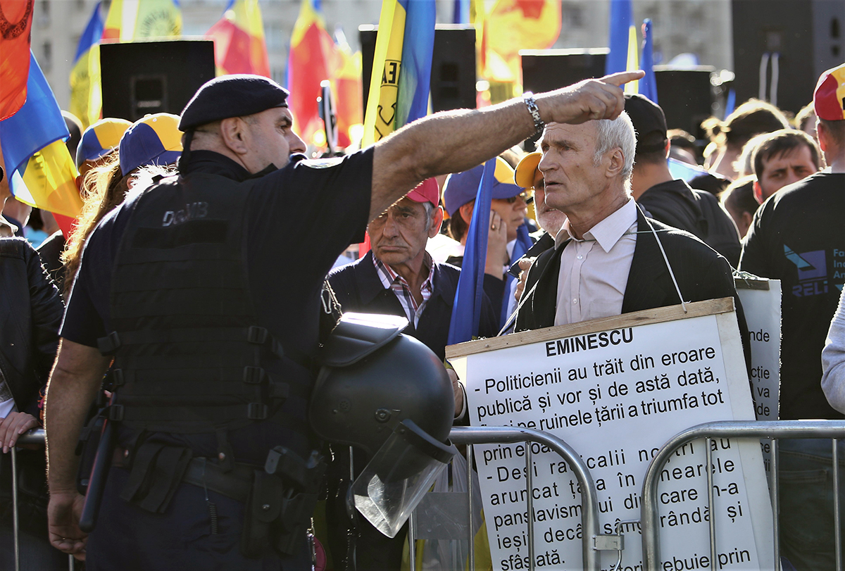 George Simion și Diana Șoșoacă s-au certat pe protestul din Piața Victoriei. Senatoarea a virat de la „Bine ați venit, fraților!”, la „Trădătorule, ți-ai bătut joc de AUR!”