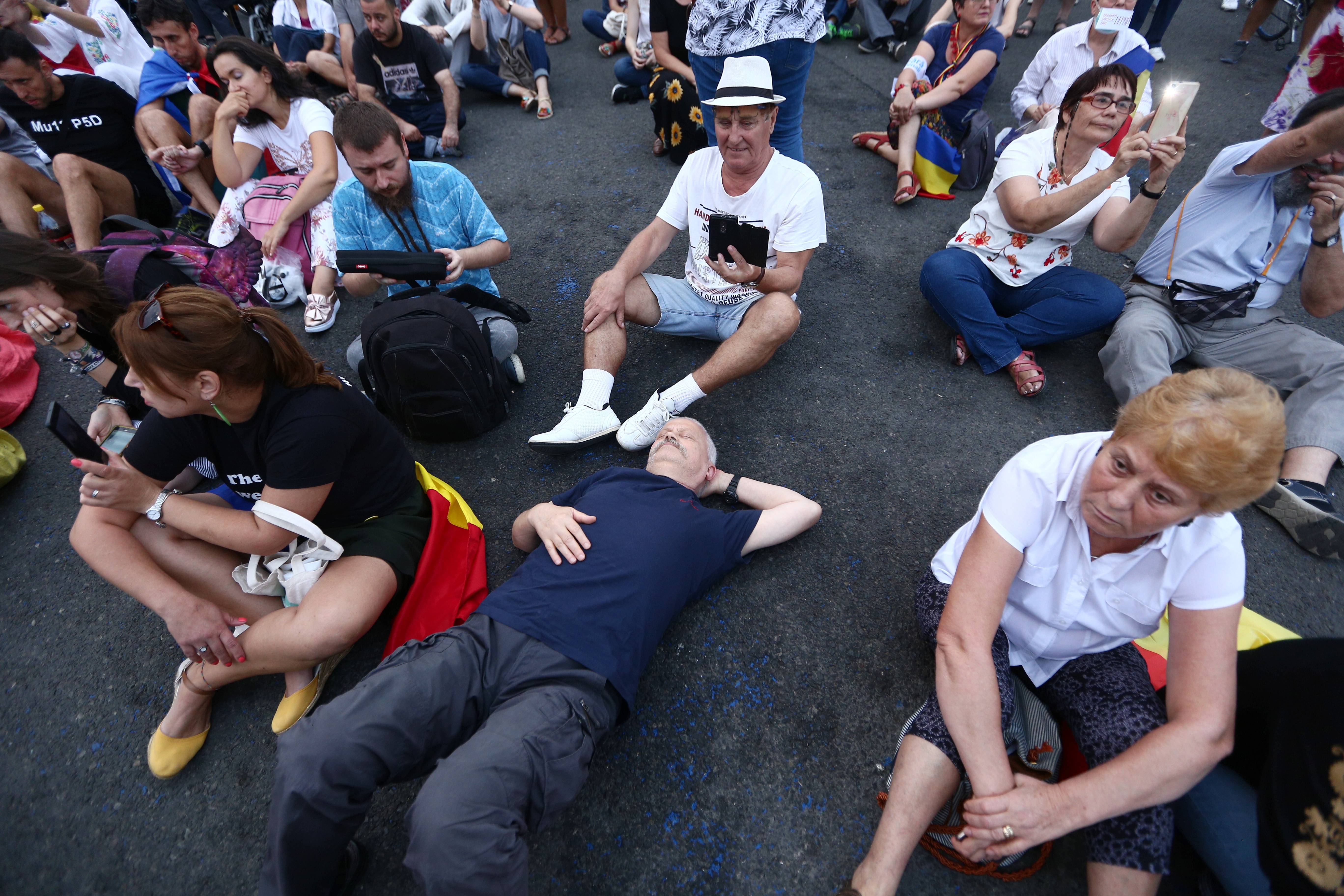 VIDEO/ Protest intitulat „Gust de libertate”, în Piața Victoriei. Moment emoționant oferit de pianistul Davide Martello / GALERIE FOTO