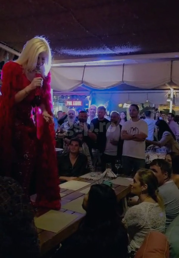 Loredana Groza, show pe masa lui Ianis și a lui Gheorghe Hagi la un local din Mamaia. Soțiile lor, Elena și Marilena, au fost de față
