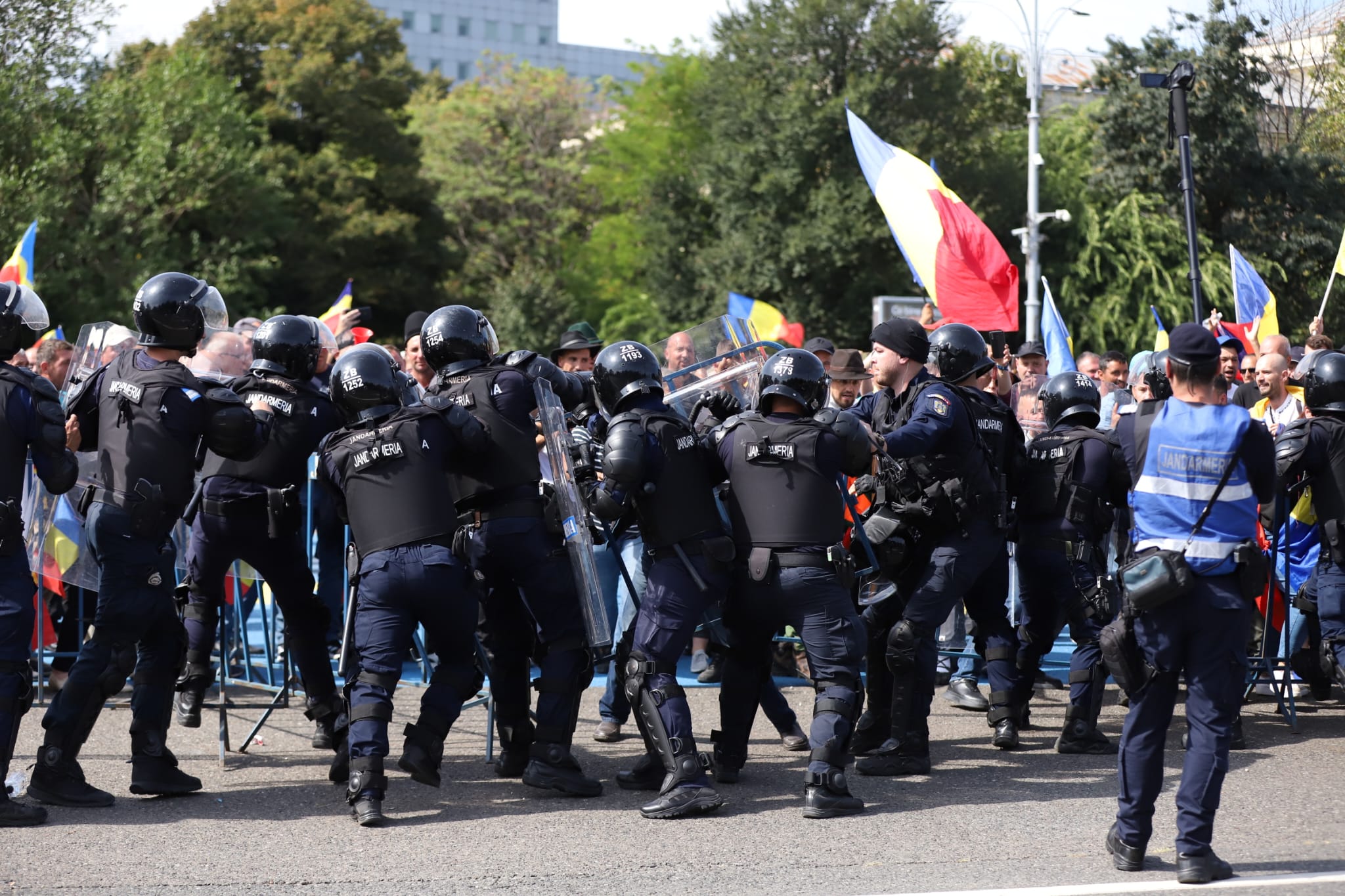 Violențe la protestul fermierilor din Piața Victoriei
