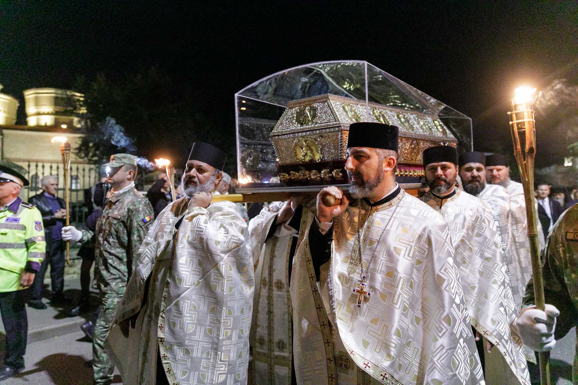 Record la pelerinajul de la Sfânta Parascheva din Iași: 40.000 de oameni în procesiune