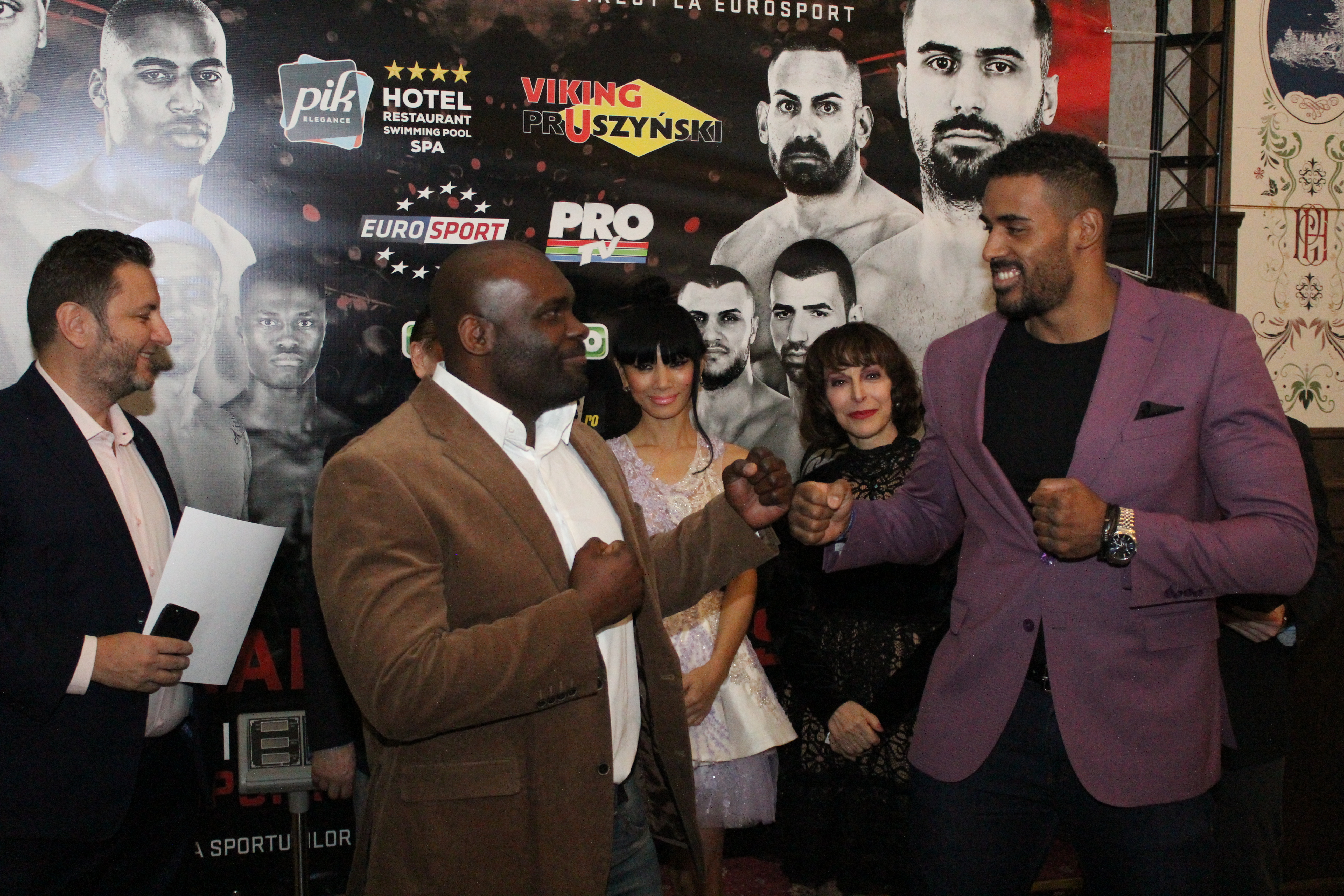 Luptătorii de la Superkombat Ploiești s-au confruntat pentru prima dată la cântarul oficial / GALERIE FOTO