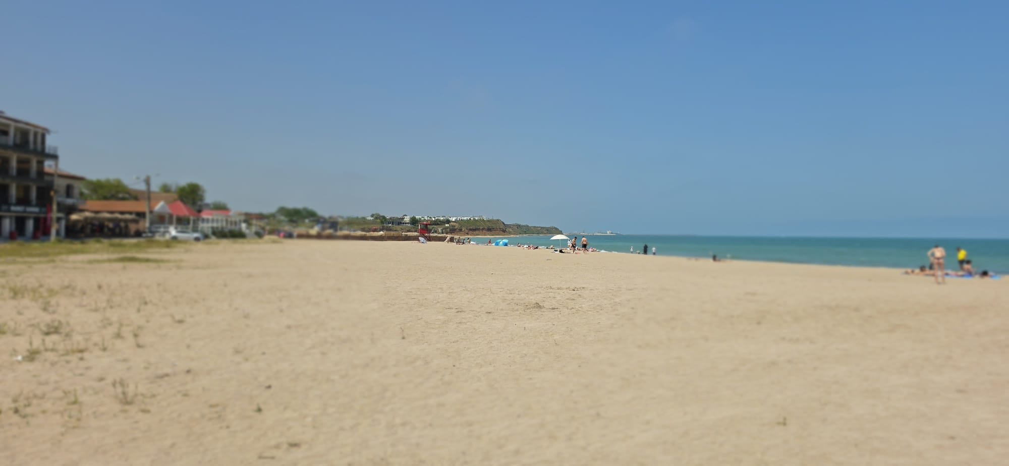 Peste 1.300 de persoane au fost evacuate de pe plajele litoralului după explozia unei drone ucrainene în Portul Constanța