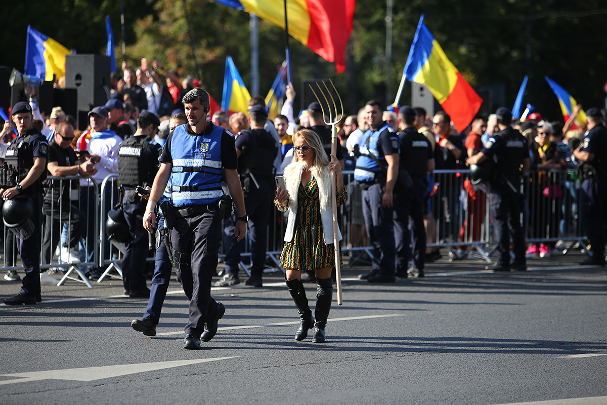 George Simion și Diana Șoșoacă s-au certat pe protestul din Piața Victoriei. Senatoarea a virat de la „Bine ați venit, fraților!”, la „Trădătorule, ți-ai bătut joc de AUR!”