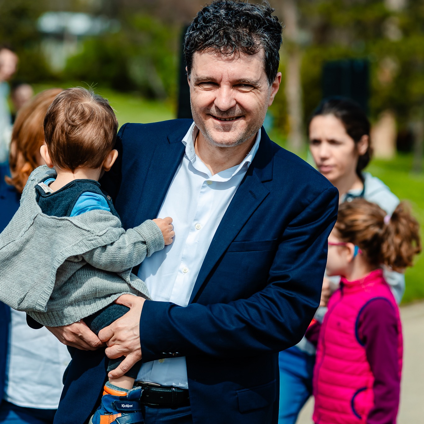 Promisiunea pe care Nicușor Dan le-ar fi făcut-o celor doi copii ai lui, dacă ajunge președintele României. Ce-și doresc micuții