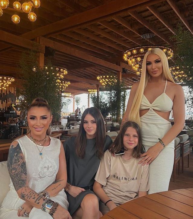 Cadoul pe care Anamaria Prodan i l-a făcut fiului ei: „Îi dau băiatului meu și viața mea”. Laurențiu Reghecampf Jr. a împlinit 14 ani