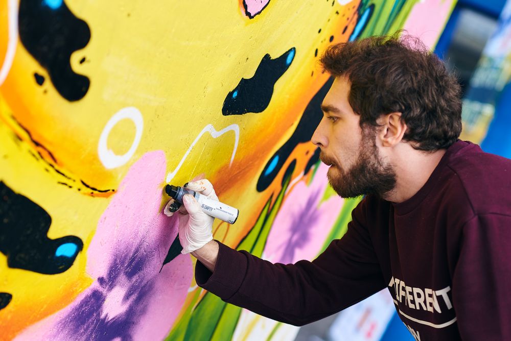 6 trupe de artisti urbani s-au duelat in opere de graffiti in parcarea Centrului Comercial Orhideea! Cei mai cunoscuti grafferi din Romania au jurizat spectaculosul concurs!