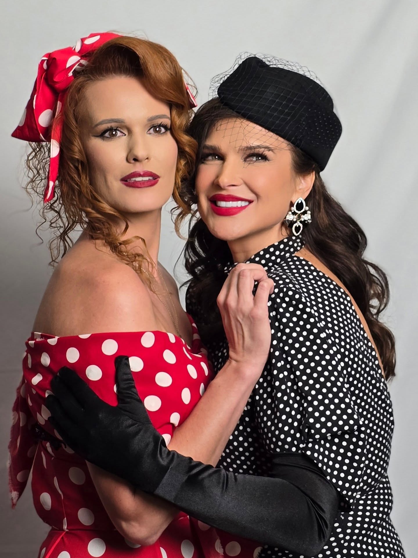 Monica Bîrlădeanu, dezvăluiri inedite la „Dincolo de copertă”. Câte uși i-a deschis frumusețea și de ce s-a apucat de teatru la 46 de ani: „Este percepția și așteptarea de la mine”