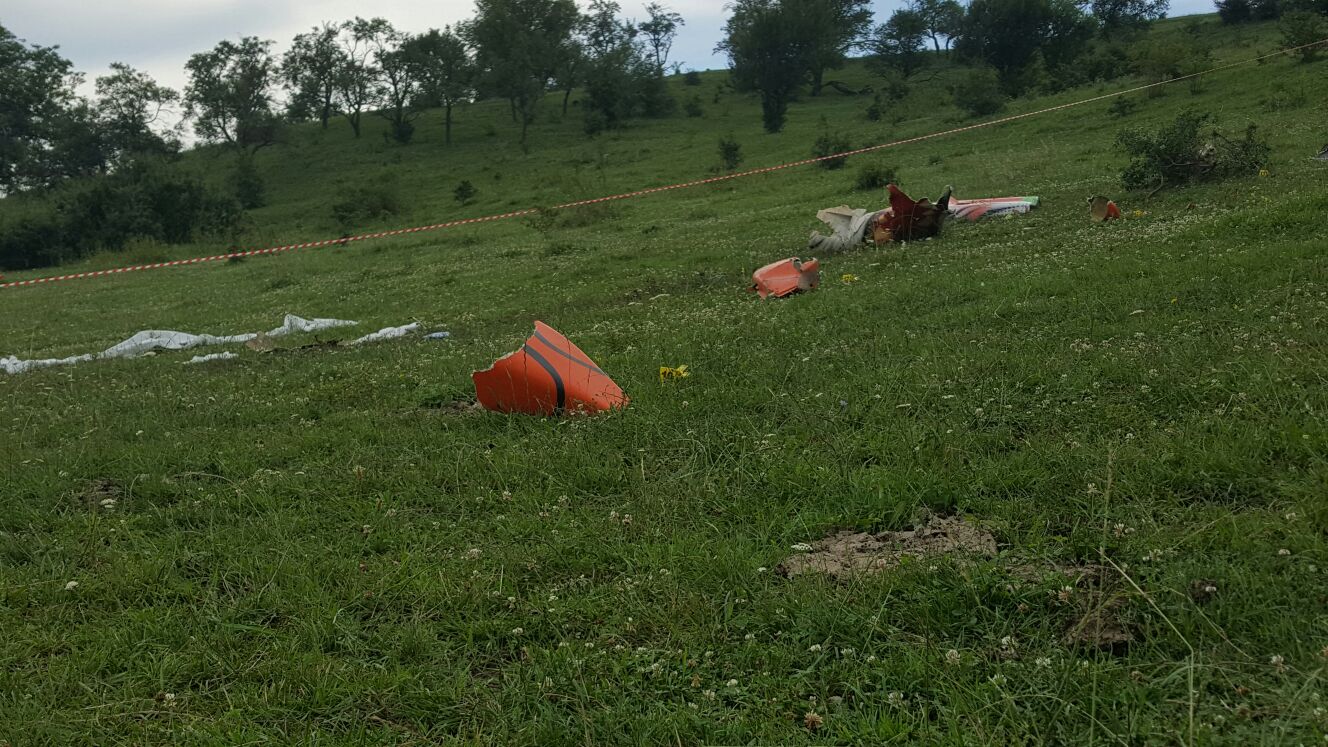 UPDATE | Anchetă, după ce un avion de mici dimensiuni s-a prăbușit lângă Cisnădie GALERIE FOTO