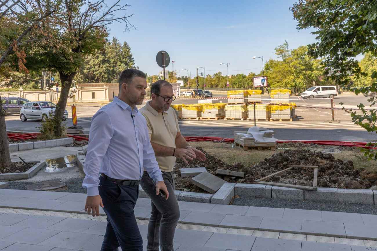 Ciprian Ciucu a mers 7 kilometri pe jos în București și l-a sunat pe primarul Vlad Popescu Piedone: „Nu vom mai avea trotuare pline de mașini în centru”