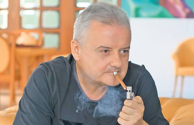 Irinel Columbeanu a dezvăluit ce făcea când mergea la Paris cu Monica Gabor: „Făceam multe în acele vremuri”. Cine îl ajută acum cu banii
