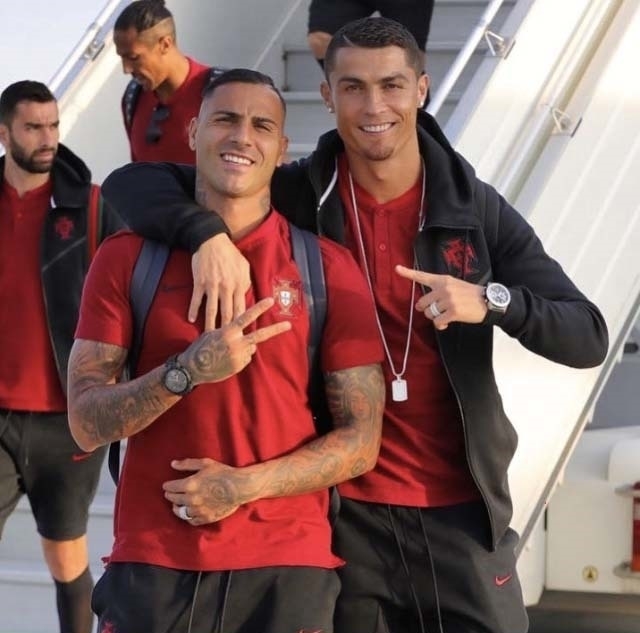 Suma pe care românii trebuie să o plătească dacă vor să aibă ceas cum au Salman Khan și Cristiano Ronaldo. Costă de aproape 10 ori mai puțin la licitație