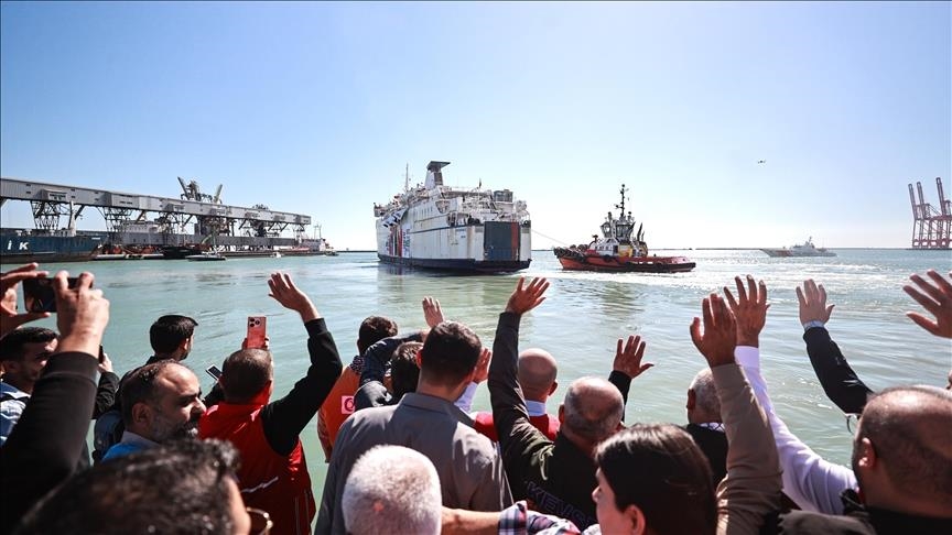 This shipment, managed by AFAD and the Egyptian Red Crescent, includes food, baby formula, and medical supplies.