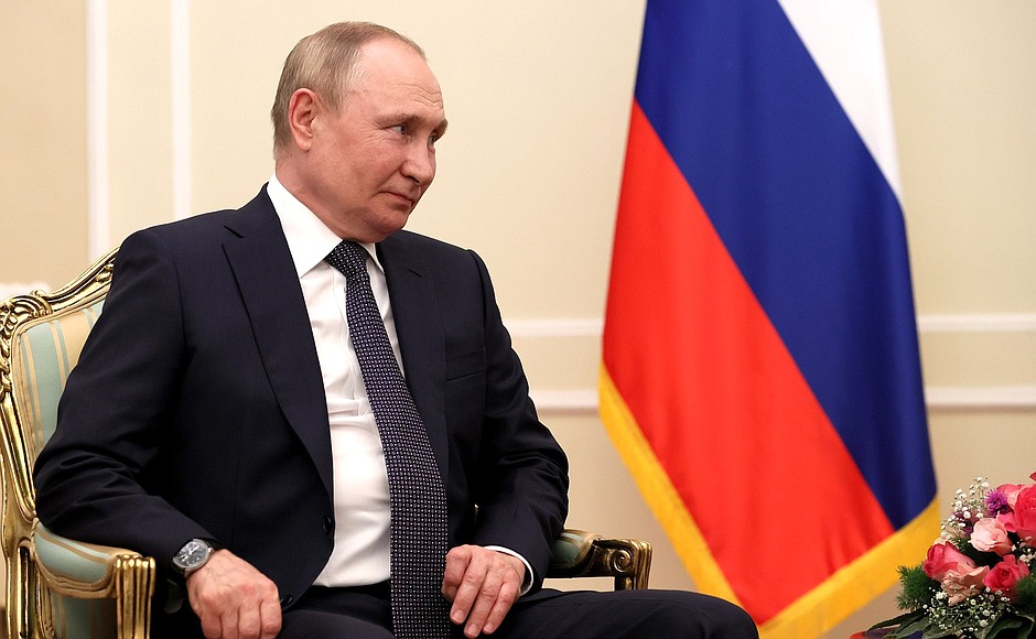 Vladimir Putin a renunțat la ceasurile elvețiene și poartă unul „patriotic”, produs în Rusia. Cât costă